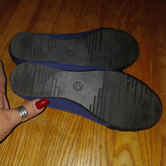 Nice ladies size 7 slip ons - Picture 4 of 7